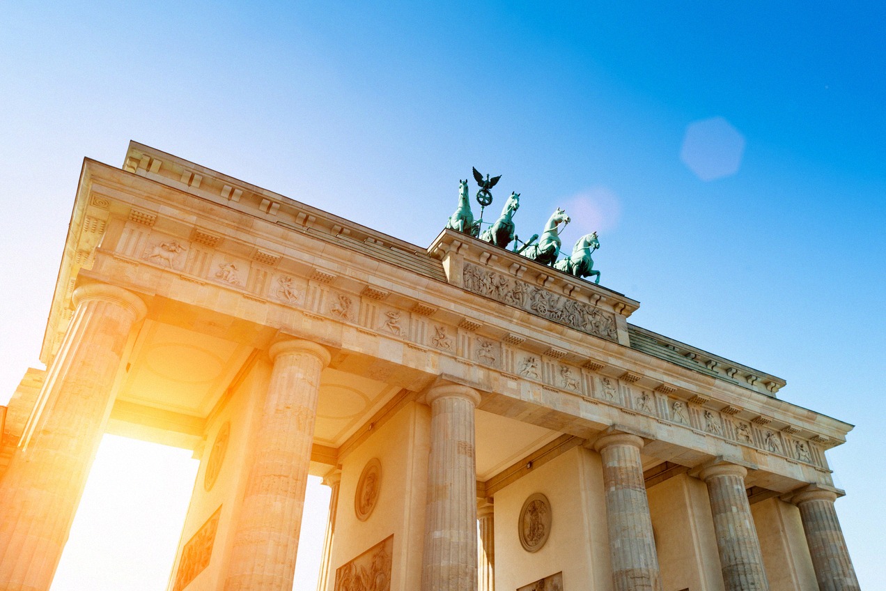 Untersicht des Brandenburger Tors mit der Quadriga